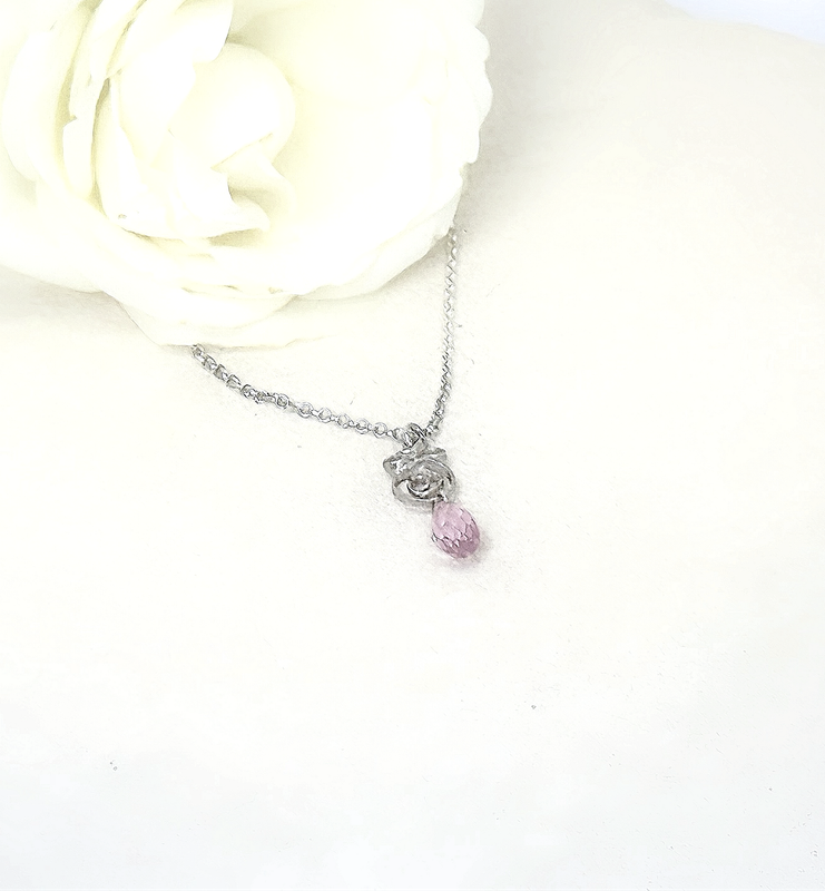 Small pendant with rose from our La Vie en Roze collection