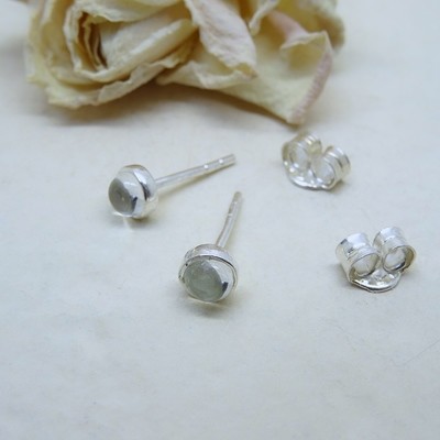 Silver stud earrings - Crystal stones Silver stud earrings - Crystal stones