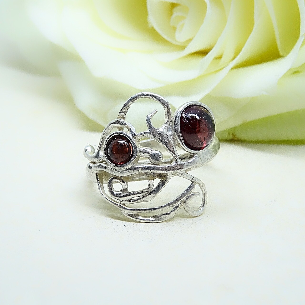 Silver ring - Garnet stones