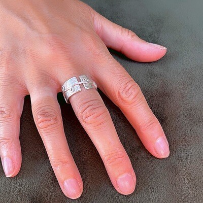 Zilveren ring - krulletjes ontwerp - Handgemaakt door Harry TiLLEY