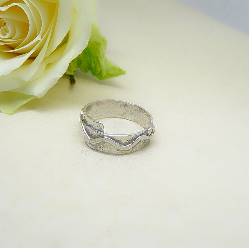 Silver ring - Hammer-stone