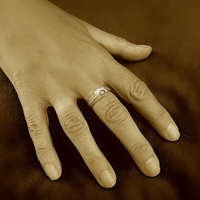 Zilver ring - Witte opaal - Hamer steenslag motief - Handgemaakt door Harry TiLLEY