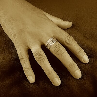 Zilver vergulde ring - Hamer steenslag motief - Handgemaakt door Harry TiLLEY