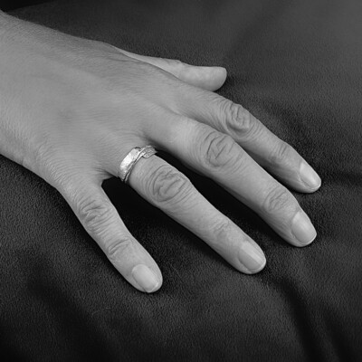 Zilver ring - Hamer steenslag motief - Handgemaakt door Harry TiLLEY