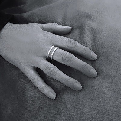 Verguld zilver ring - Hamer steenslag motief - Handgemaakt door Harry TiLLEY