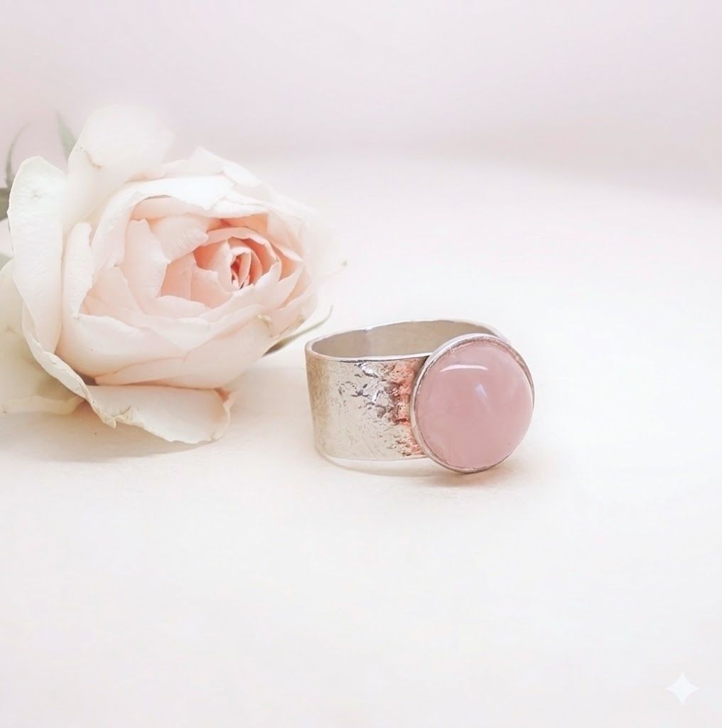 Silver ring with 12mm pink quartz stone - Handmade by Harry TiLLEY