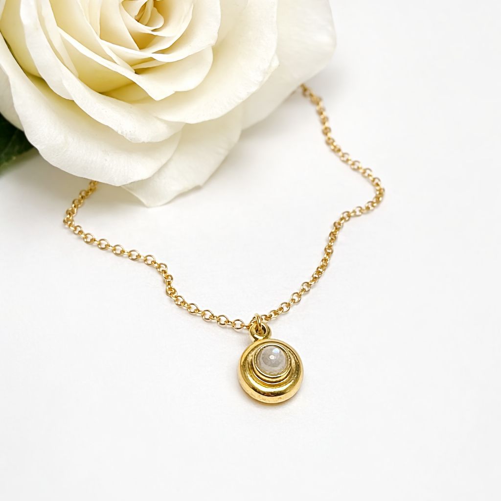 Gold-plated silver pendant - playful and with a natural stone - Harry TiLLEY creations