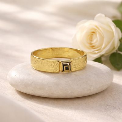 Gold-plated silver ring with a square at the front