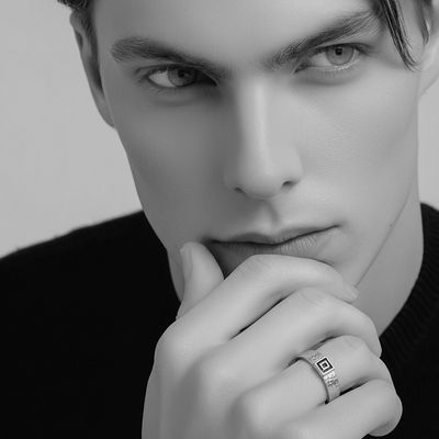 Gold-plated silver ring with a square at the front