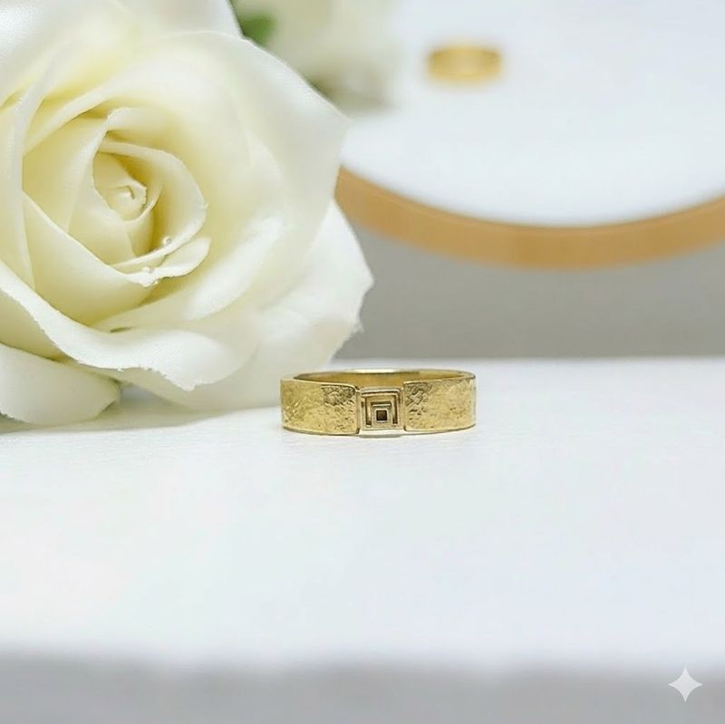 Gold-plated silver ring with a square at the front