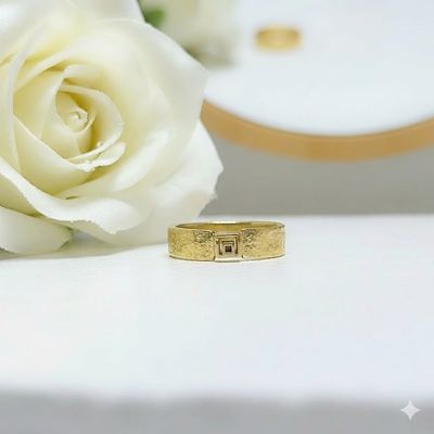 Gold-plated silver ring with a square at the front