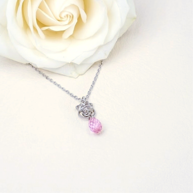 Small pendant with rose from our La Vie en Roze collection