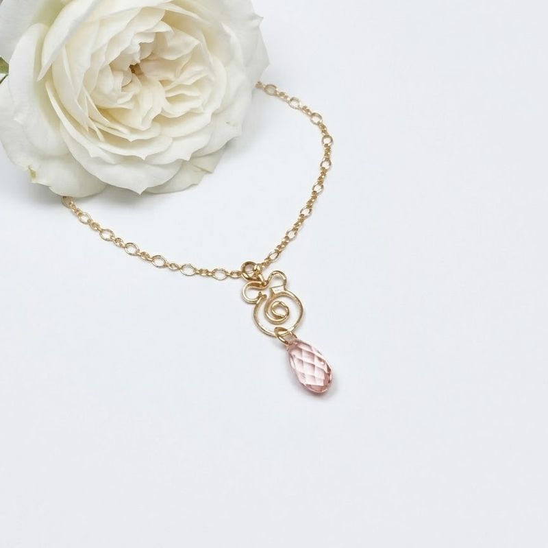 Small pendant with rose from our La Vie en Roze collection