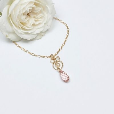 Small pendant with rose from our La Vie en Roze collection