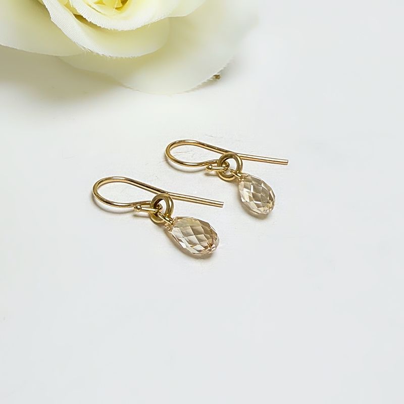 Playful gold-plated earrings with shiny Swarovski stones