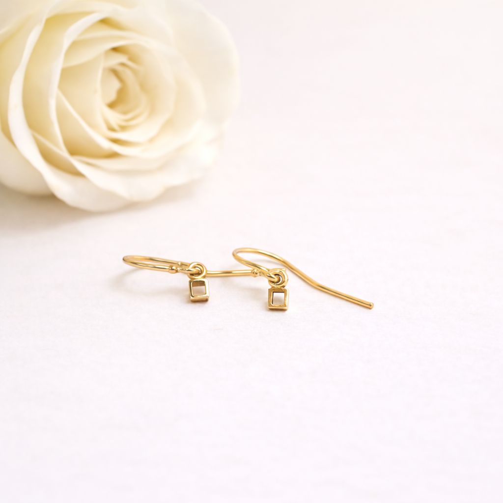Earrings with small squares in gold-plated silver