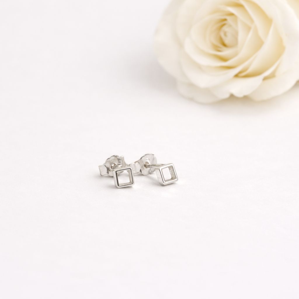 Silver stud earrings with small squares - design Harry TiLLEY