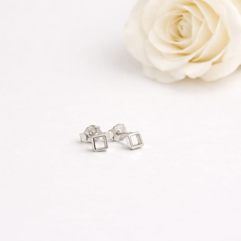 Silver stud earrings with small squares - design Harry TiLLEY