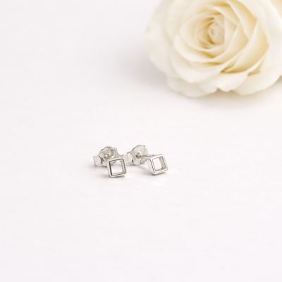 Silver stud earrings with small squares - design Harry TiLLEY