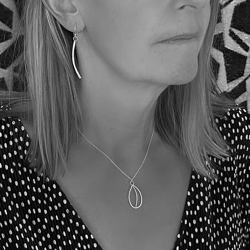 Silver pendant in loop or leaf shape - Handmade in 925 silver - Harry TiLLEY creations