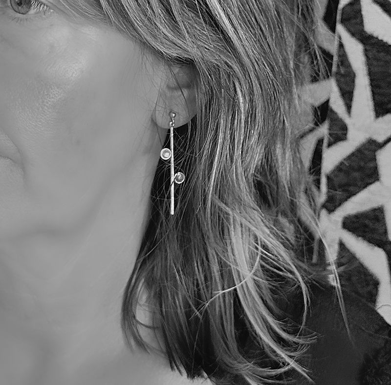 Sleek, straight stud earrings set with moonstones - Handmade by Harry TiLLEY