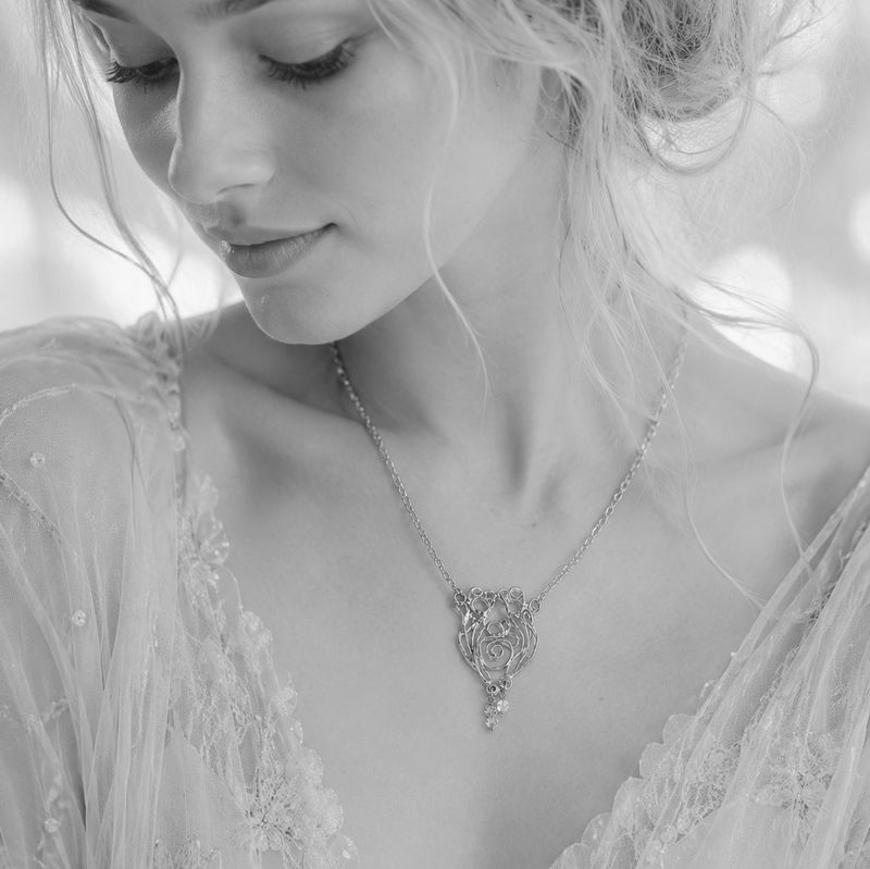 Original, ethereal necklace – Kaat Tilley – POWER collection