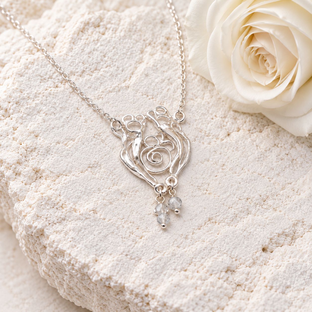 Original, ethereal necklace – Kaat Tilley – POWER collection