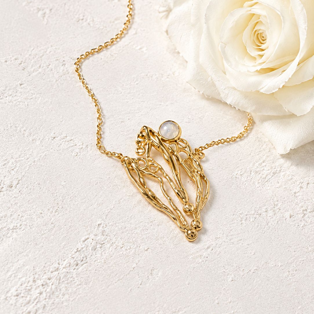 Fairytale necklace with moonstone - Kaat Tilley power