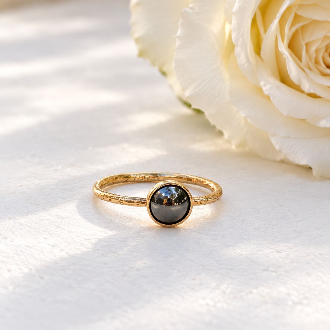 Trendy gold-plated silver ring with natural stone
