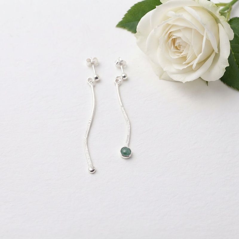 Stud earrings with organic shapes and aventurine stone