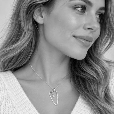 Original heart-shaped pendant with moonstone