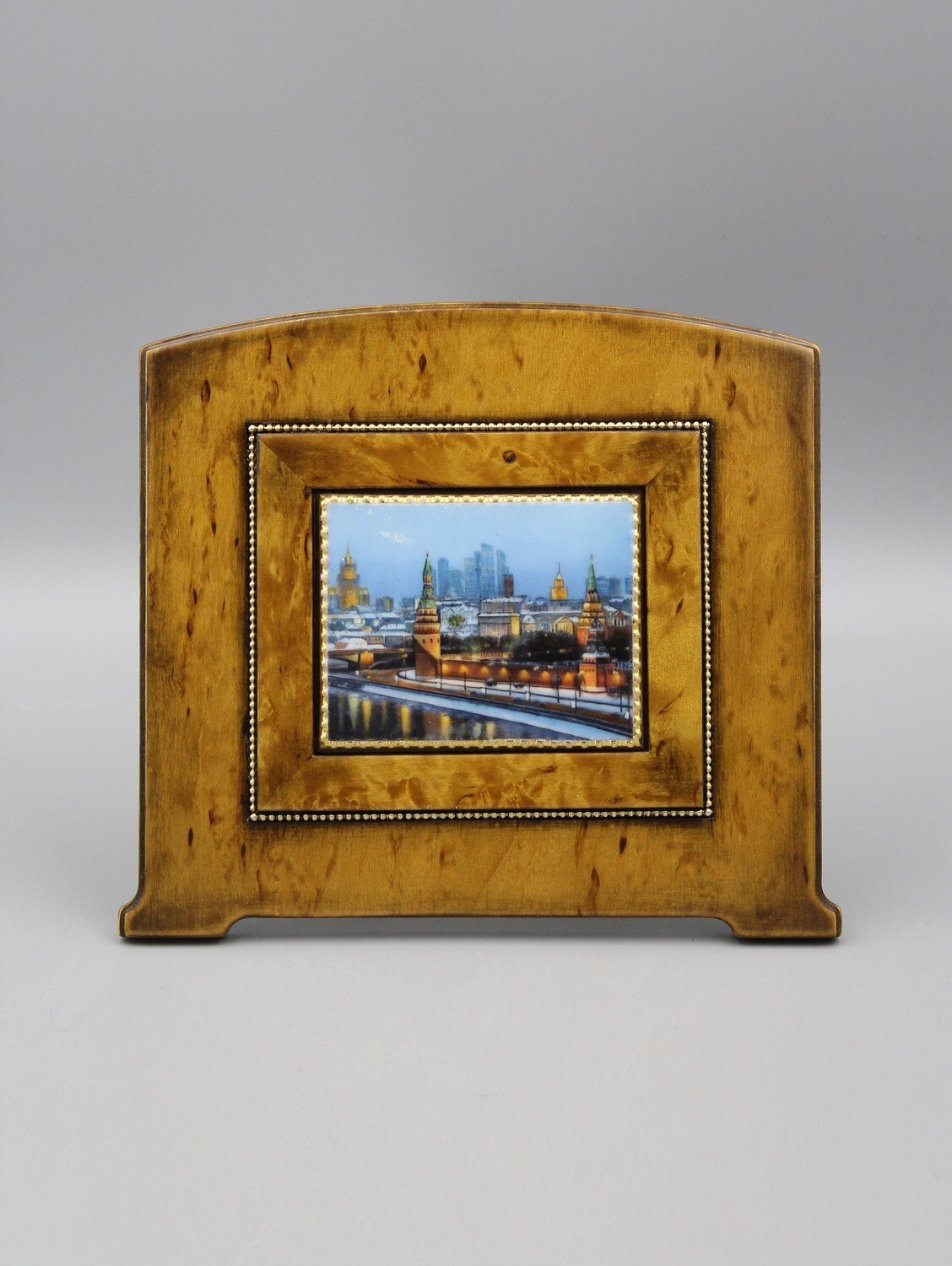 Фарфоровая миниатюра с видом Москвы