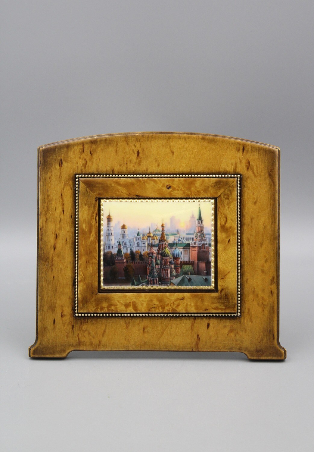 Фарфоровая миниатюра с видом Москвы