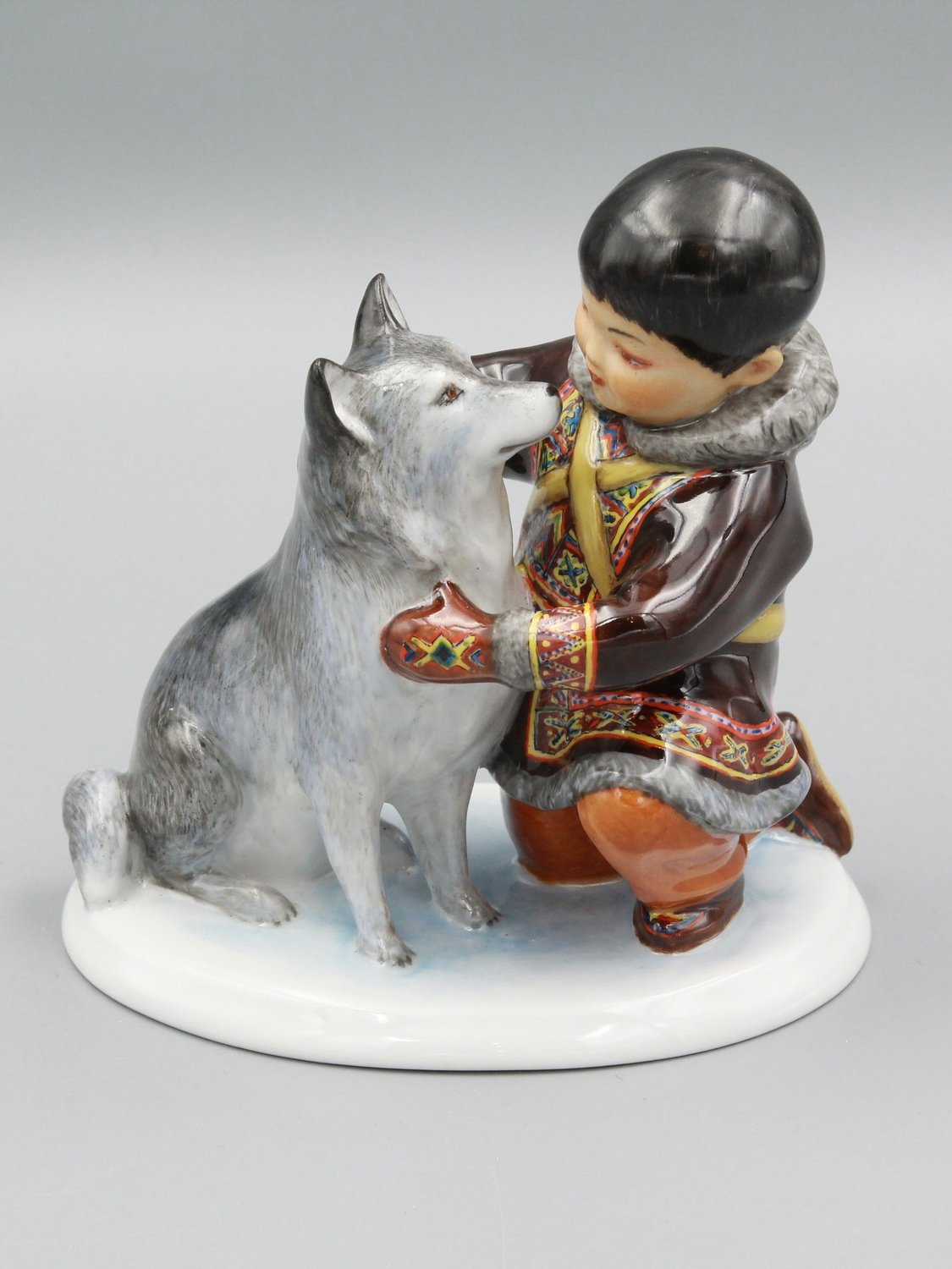 Статуэтка "Мальчик долган с собакой"