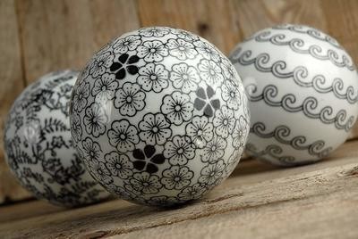 Black &amp; White Porcelain Decorative Balls
