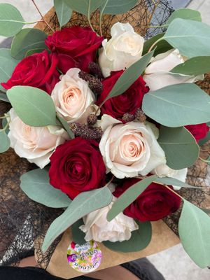 Bouquet con fiori della stagione