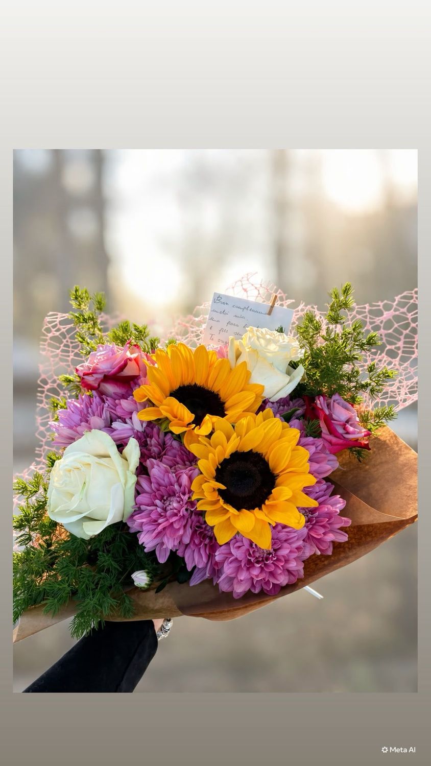 Bouquet con fiori della stagione Bouquet con fiori della stagione