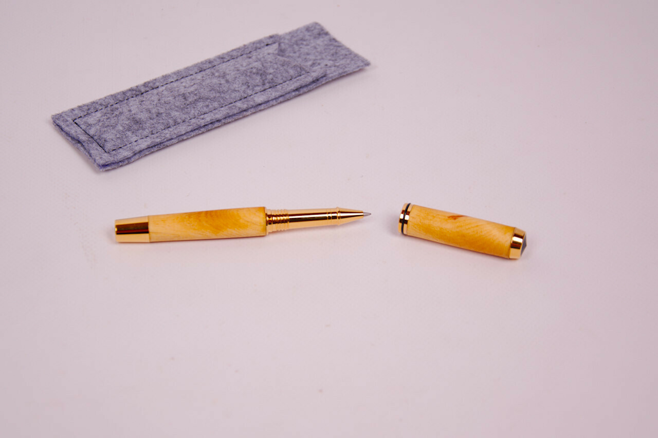 Gentleman Jr.Serie in Zirbenholz Ausführung mit optionaler Lasergravur, Gentlemen Jr. Serie Auswahl: Gentlemen Jr. Serie Gold mit Rollerball, in Zirbenholz Ausführung