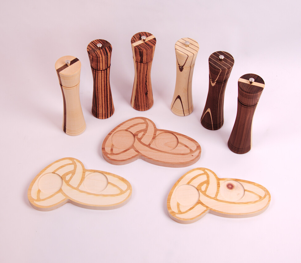 HOCHZEITSSPECIAL  Salz- und Pfeffermühlen Set mit personalisiertem Untersetzer in Ringform