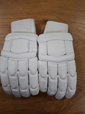 BATTING GLOVES
