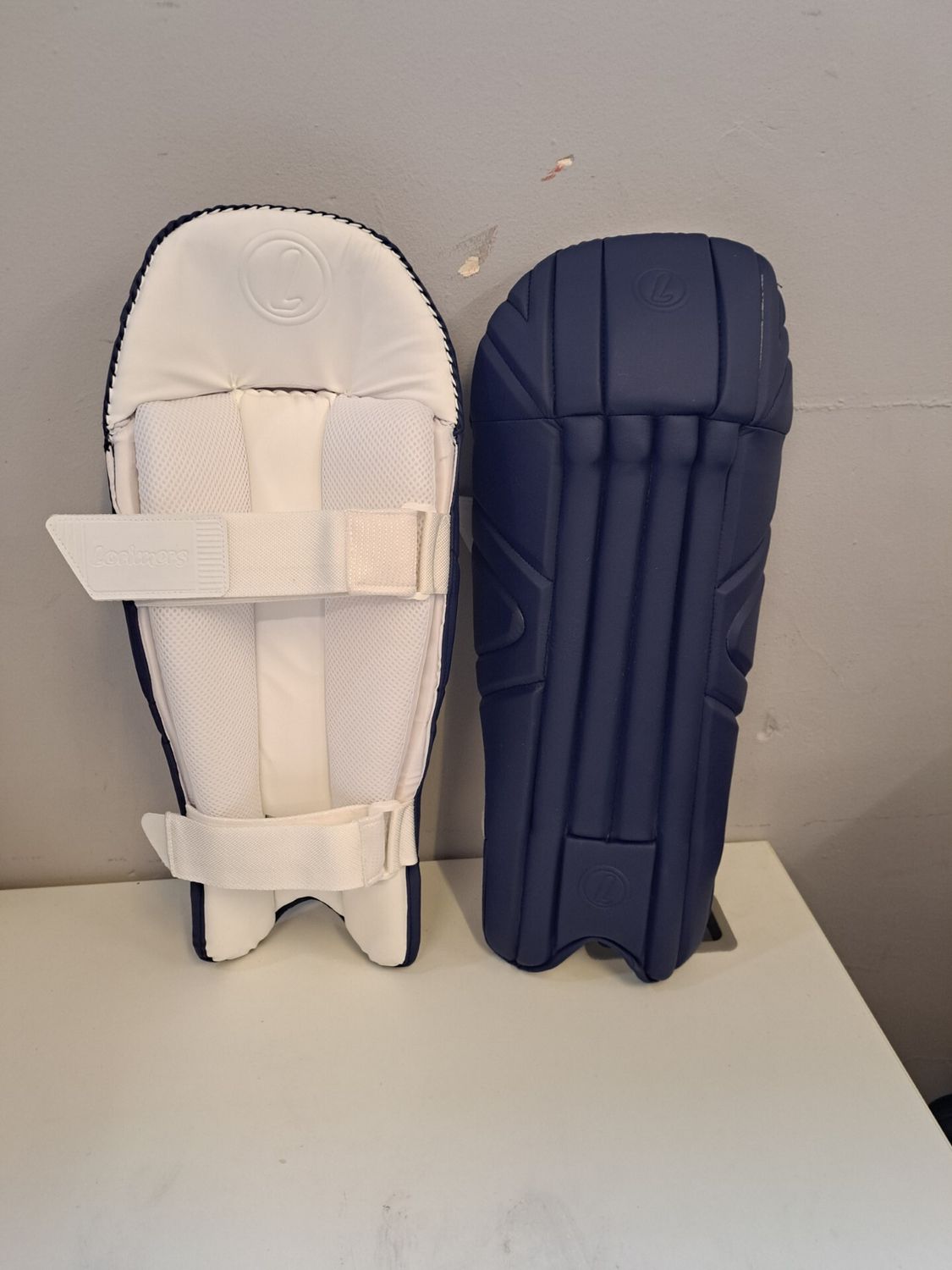 Lorimers Cricket Pro Players v2 Navy Wicket Keeping Pads Lorimers Cricket Pro Players v2 Navy Wicket Keeping Pads