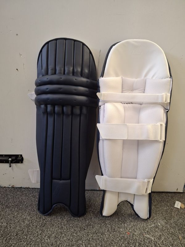 Lorimers Cricket Junior Pro Navy Batting Pads Lorimers Cricket Junior Pro Navy Batting Pads
