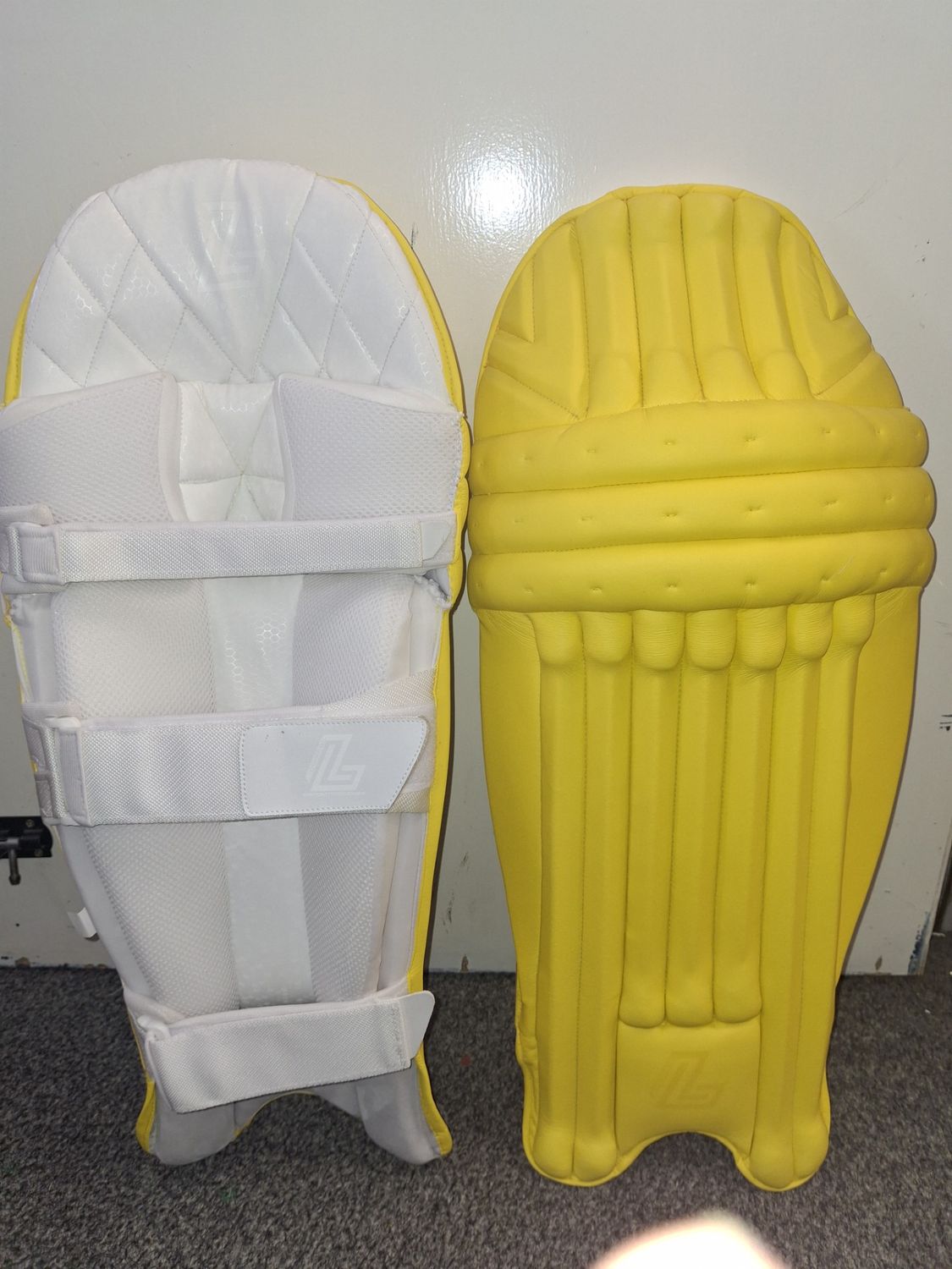 2026 Lorimers Cricket Pro Players v2 Batting Pads - Yellow 2026 Lorimers Cricket Pro Players v2 Batting Pads - Yellow
