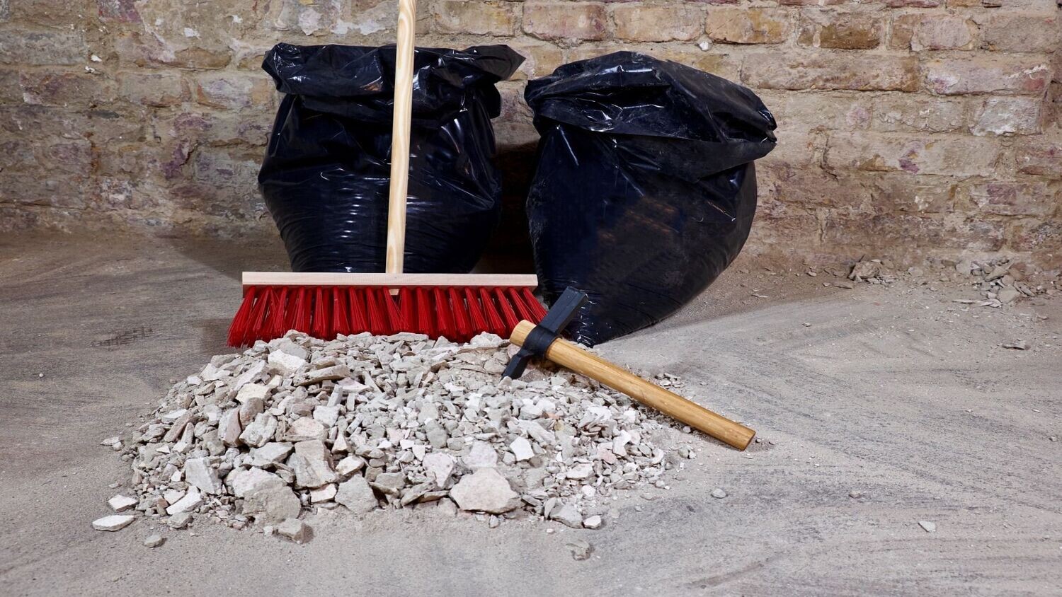 Heavy duty BLACK rubble sacks. Pack of 10