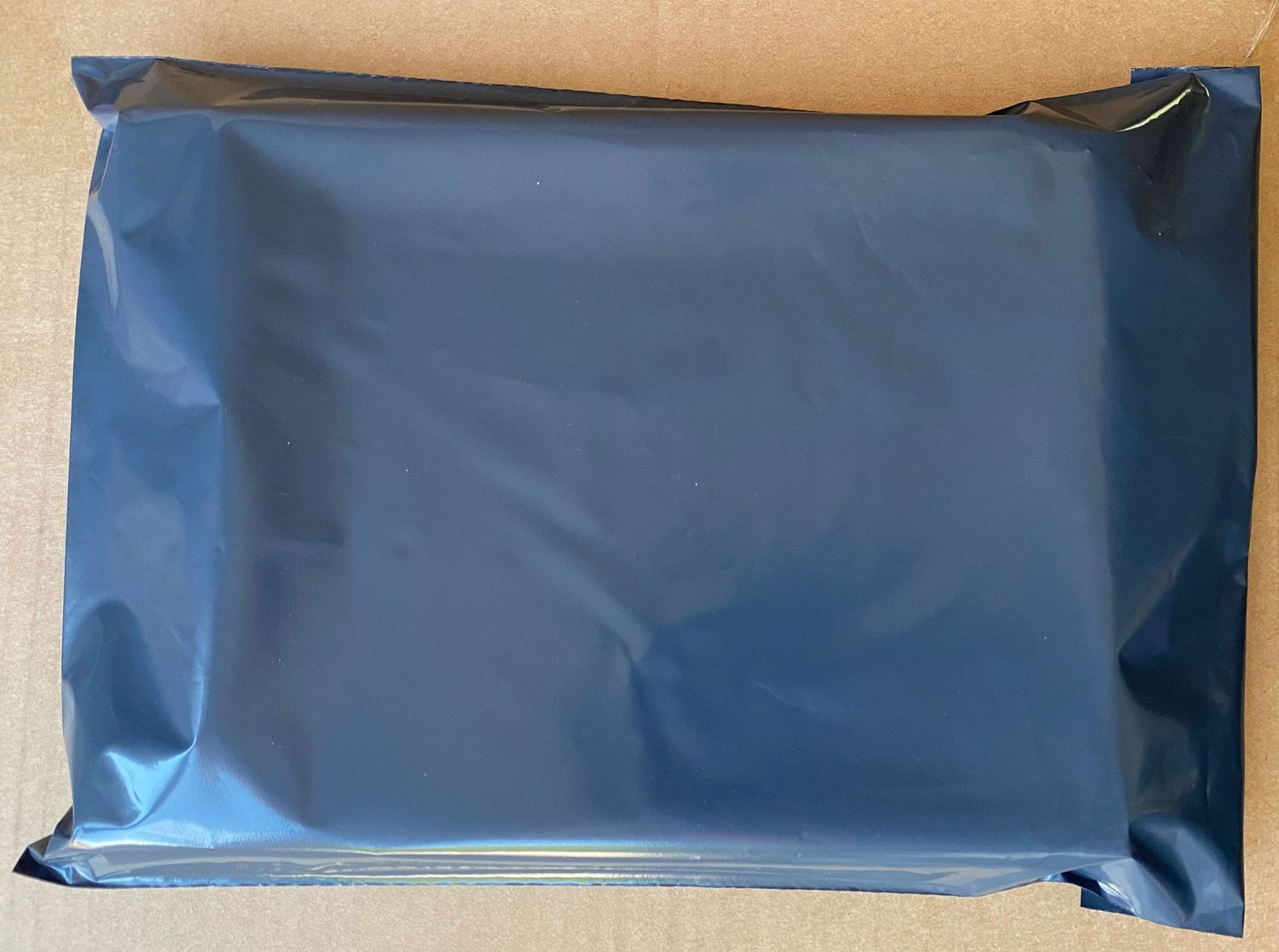 330 x 480mm mailing bag with self adhesive lip - Pack 25