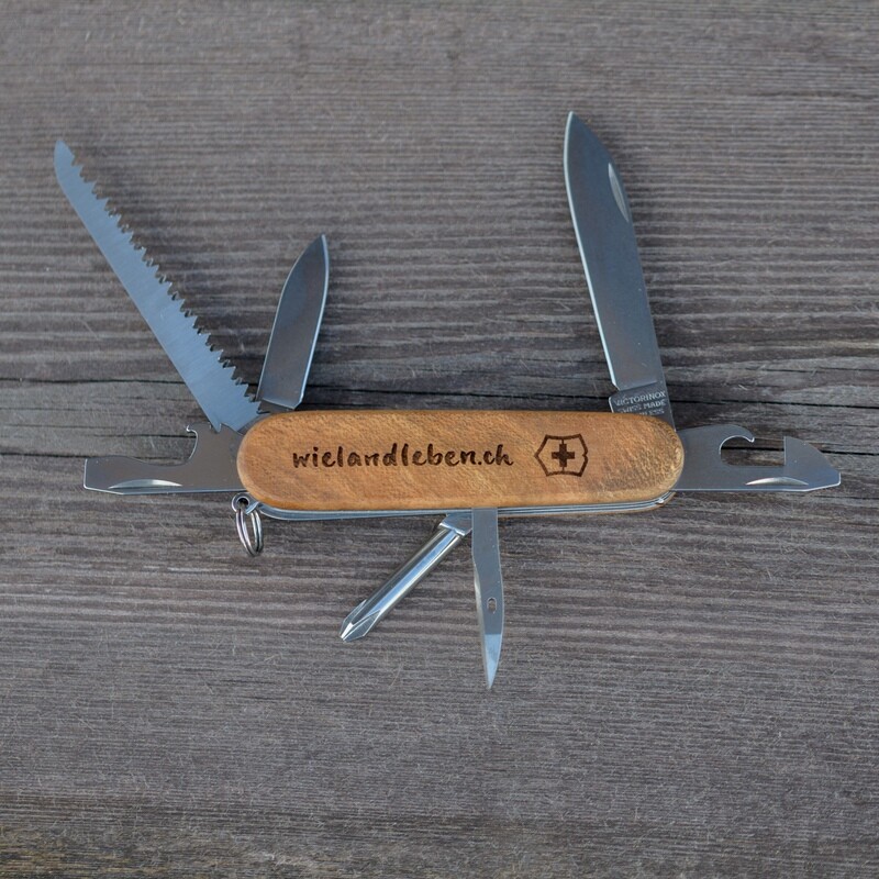 Taschenmesser mit eleganten Nussbaumholzschalen - wielandleben