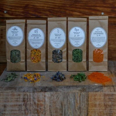 Kräuter und Blüten