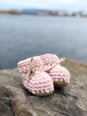Sweater Moccs 