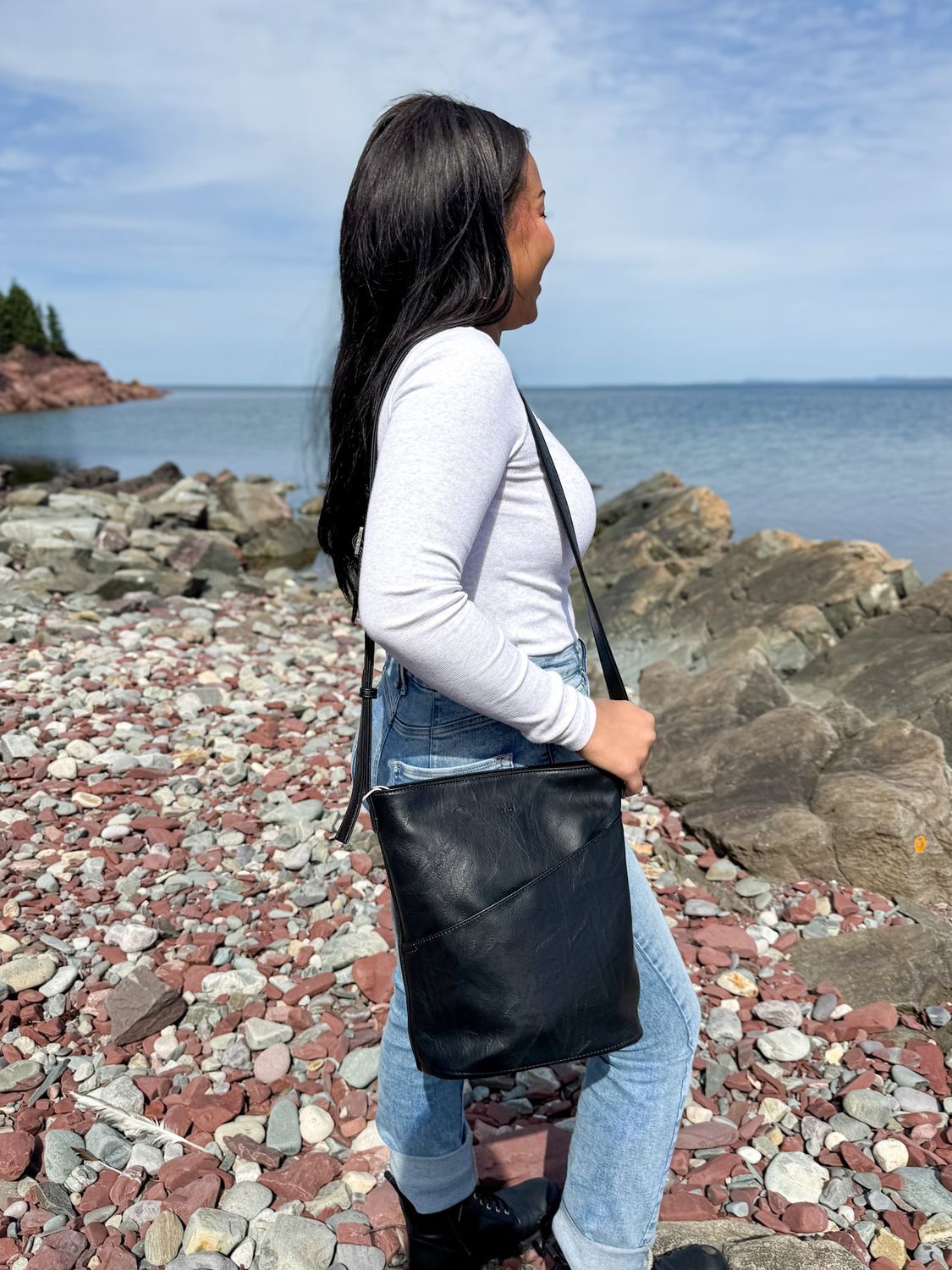 Martha Hobo, Color: Black