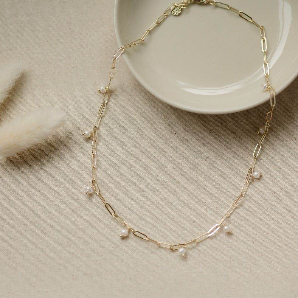 Beatrice Necklace White Pearl, Color: Gold